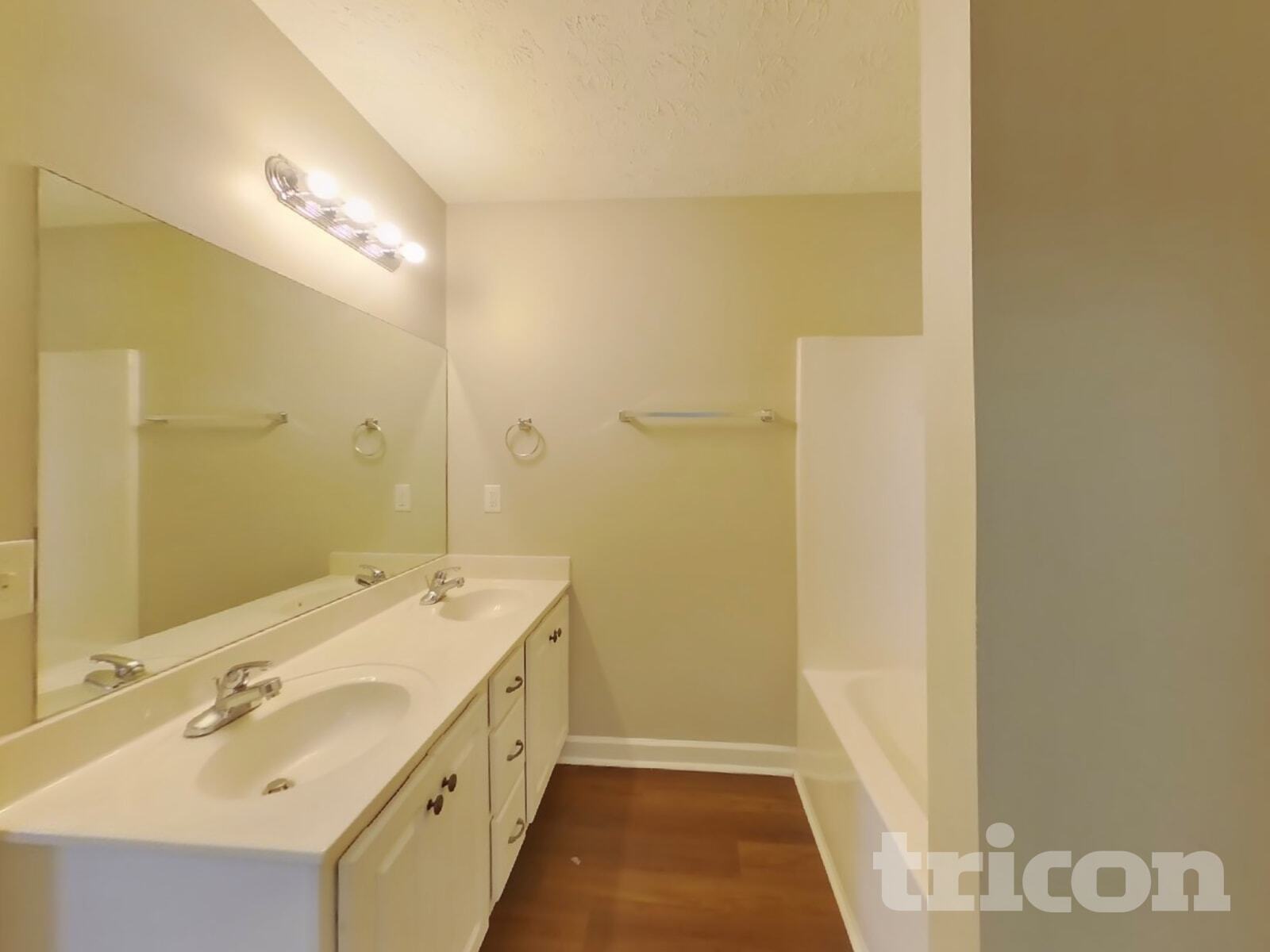 Building Photo - 1528 Beaconcrest Cir