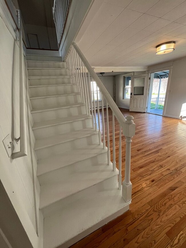 Building Photo - 3 Bedroom, 2 Bathroom Single Family Home i...