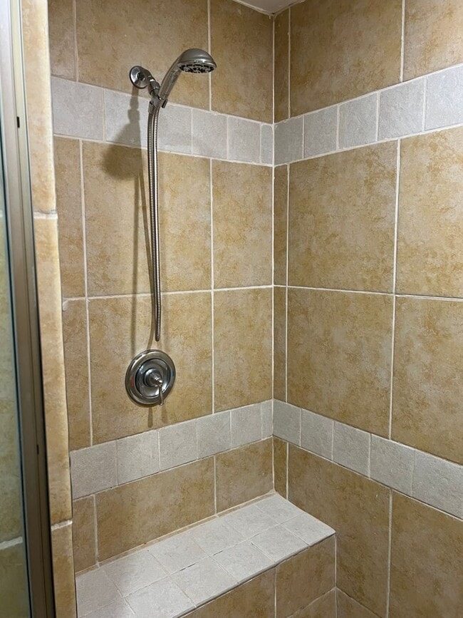 Building Photo - Beautiful 3 bedroom 2 bath house in Eugene!