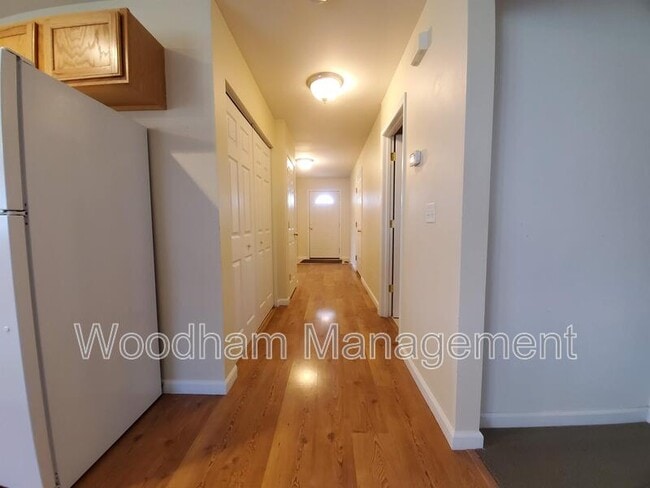 Building Photo - 184 Droulliard Ave