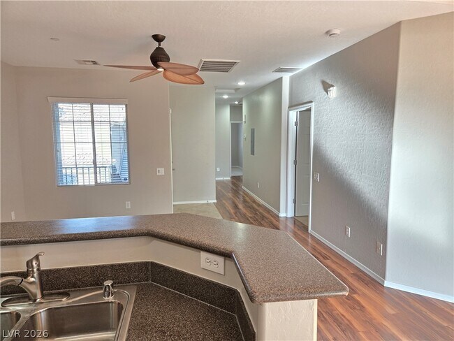 Building Photo - 6868 Sky Pointe Dr