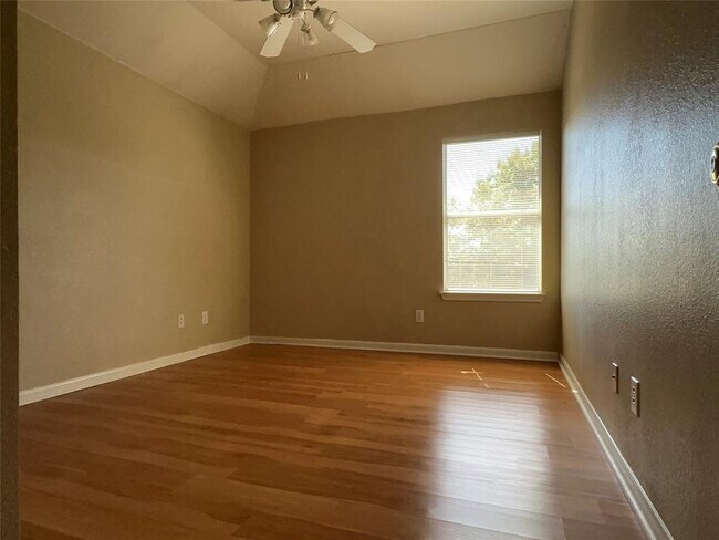 Building Photo - 12733 Serafy Ct