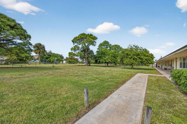 Building Photo - 8585 SE Church St