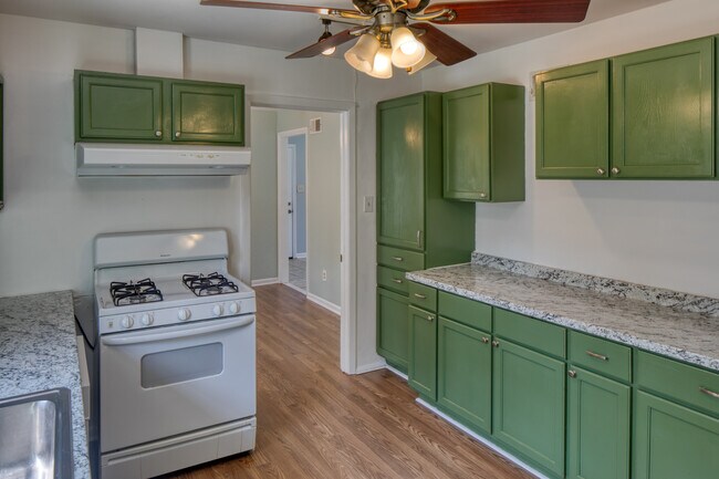 Building Photo - 28 Silverstone Cir