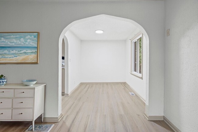 Building Photo - Beautiful 3 Bedroom Home