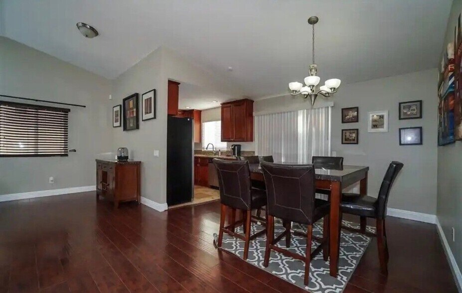 Building Photo - 798 Carefree Dr