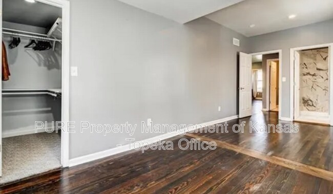 Building Photo - 2937 The Paseo