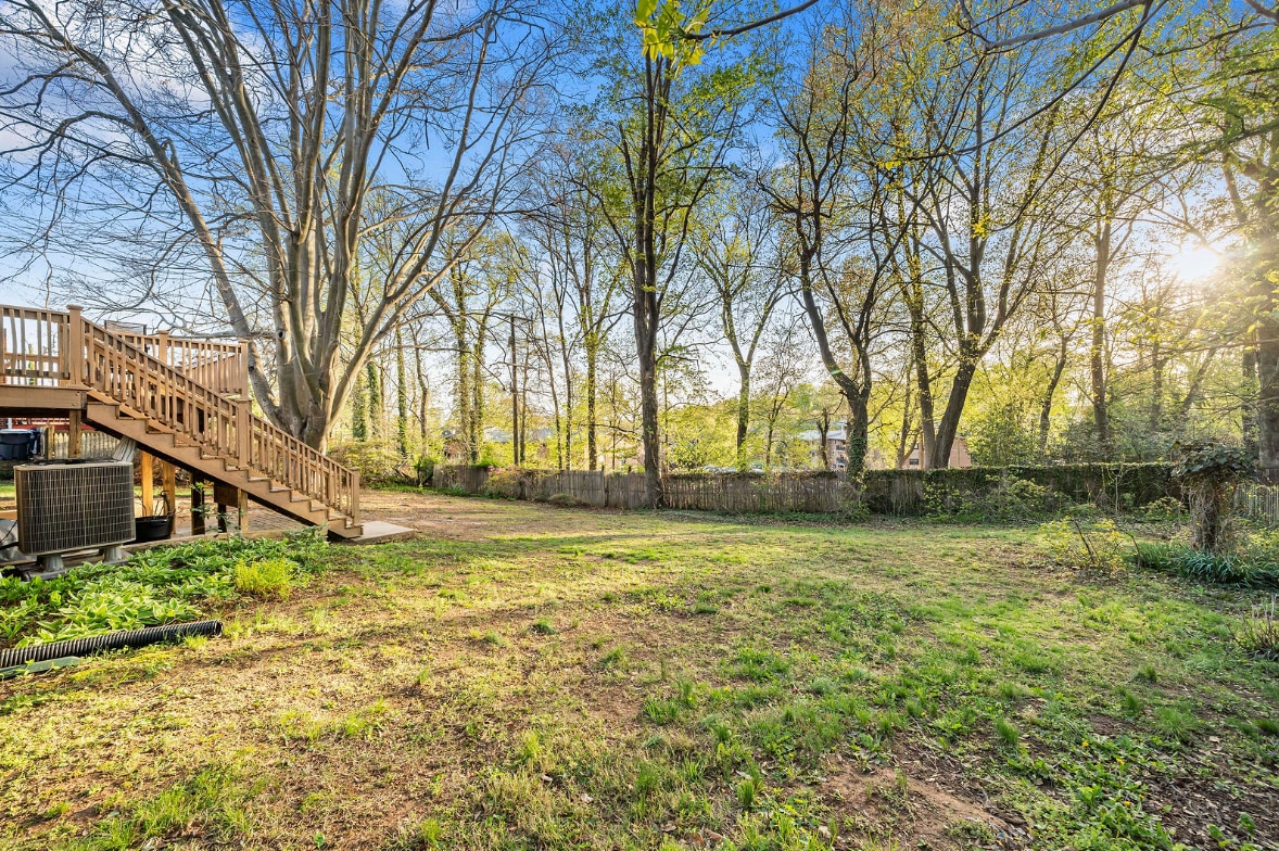 Building Photo - 2722 Woodley Pl
