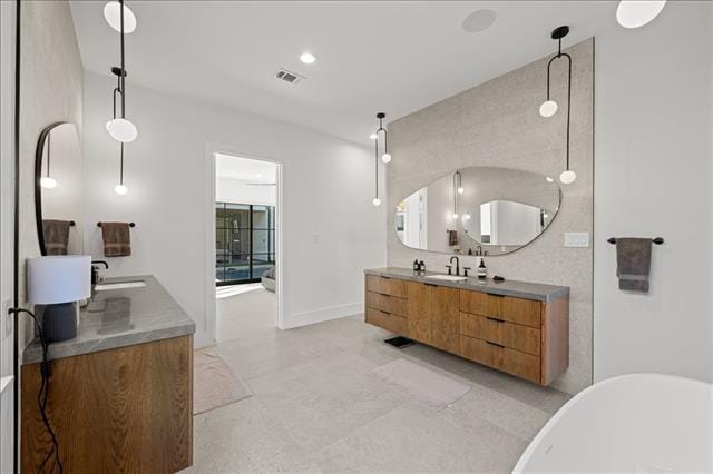 Building Photo - 5839 Richmond Ave