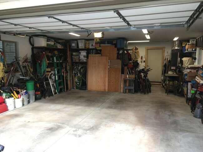 Building Photo - Beautiful Single Level home in Sisters!