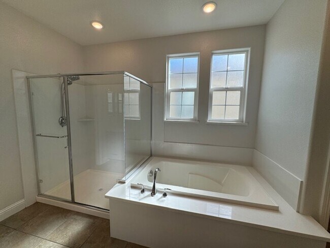 Building Photo - Beautiful 2 story home in Walnut Creek