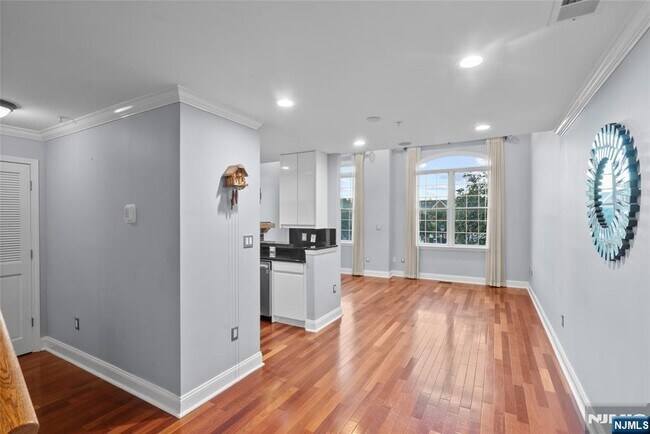 Building Photo - 169 Price 169