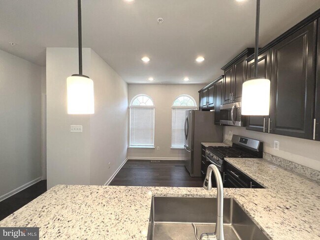 Building Photo - 7801 Rosella Ln