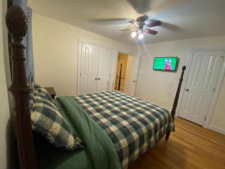 Building Photo - 4131 Cupp Dr