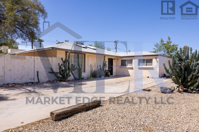 Building Photo - 3Bed/2Bath House at 19th Ave/Camelback! Move-In Ready on 06/18/2026! -- NO HOA! CORNER LOT!