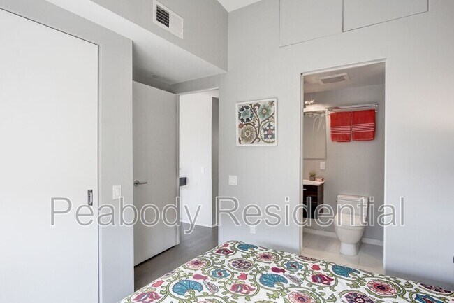 Building Photo - 2422 17th St NW