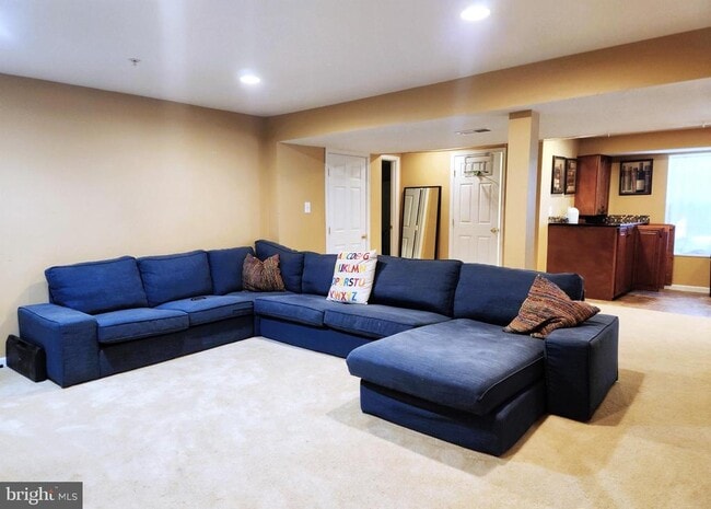 Building Photo - 8008 Race Horse Ln