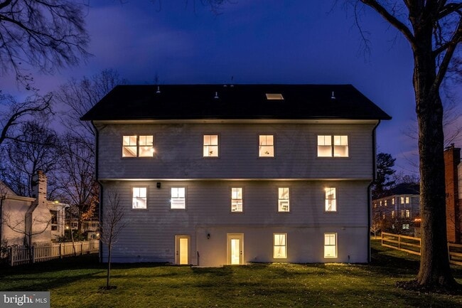 Building Photo - 6535 Mulroy St