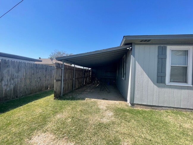 Building Photo - 2 Bed Moore