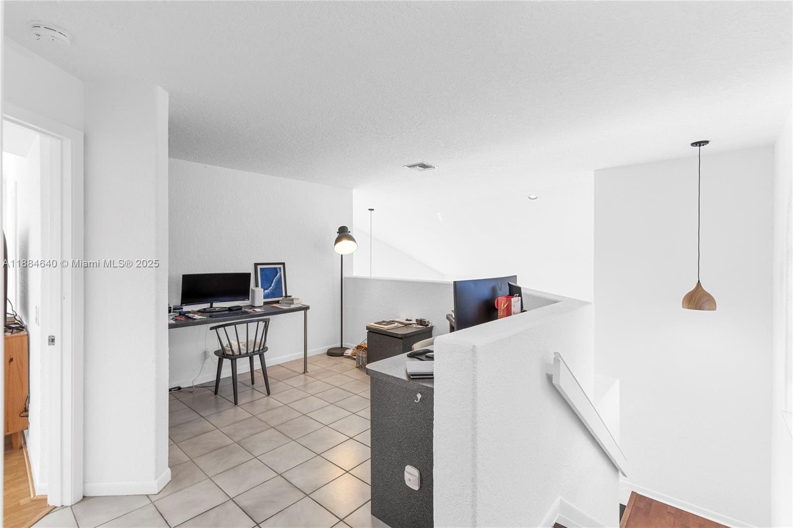 Building Photo - 1060 Capistrano