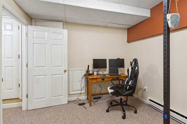 Building Photo - 304 Appletree Ln