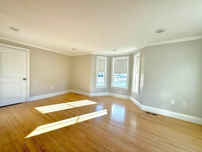 Building Photo - 284 Montvale Ave