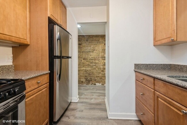 Building Photo - 4011 N Kenmore Ave