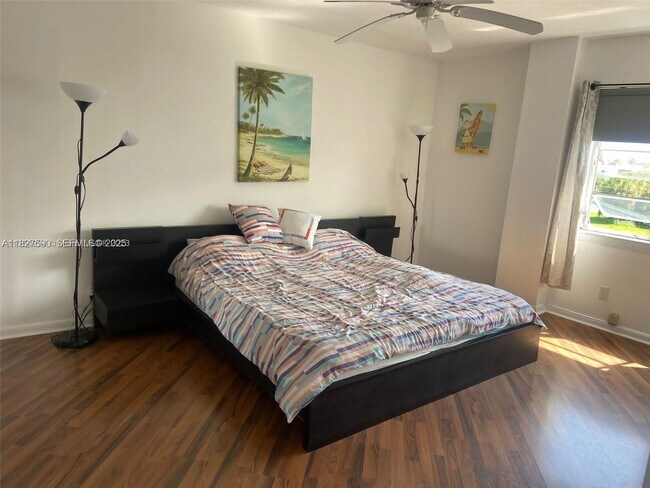 Building Photo - 1881 Middle River Dr