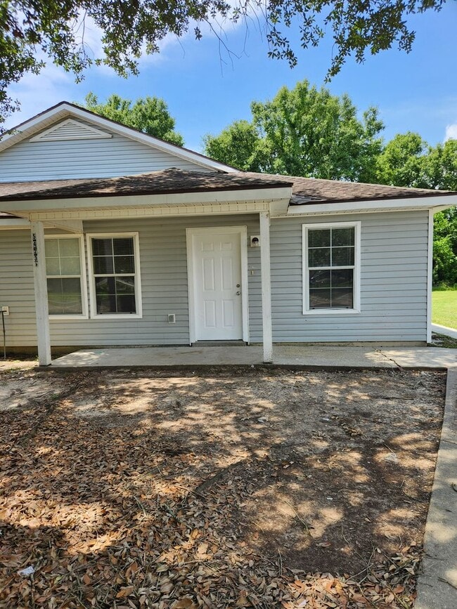 Building Photo - House for Rent