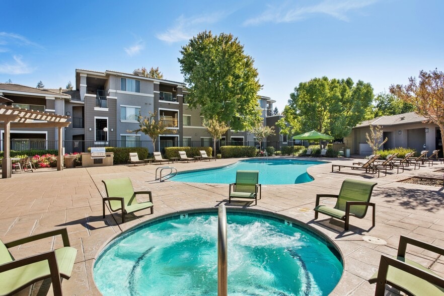 Miramonte and Trovas 4850 Natomas Blvd Sacramento CA 95835 Apartment Finder