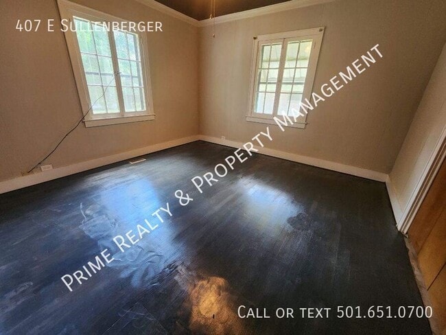 Building Photo - 407 E Sullenberger-