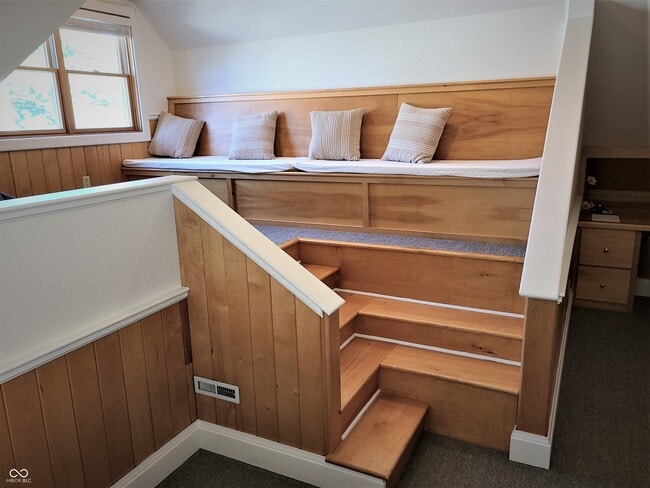 Building Photo - 131 1st Ave NW