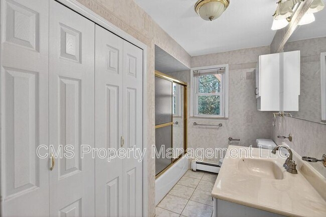 Building Photo - 352 Rahway Rd