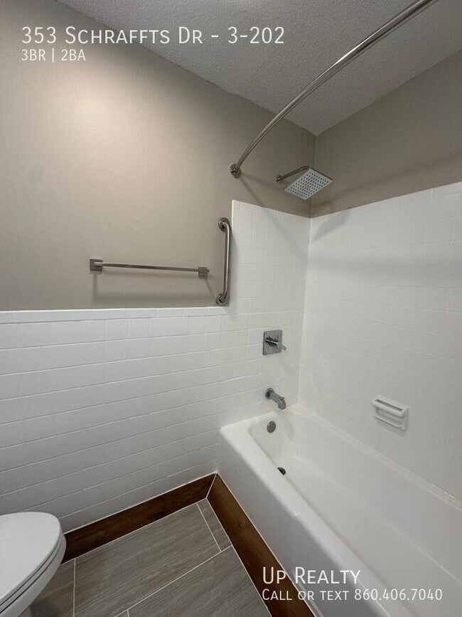 Building Photo - 353 Schraffts Dr