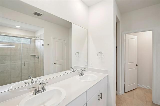 Building Photo - 704 Edgehurst Dr