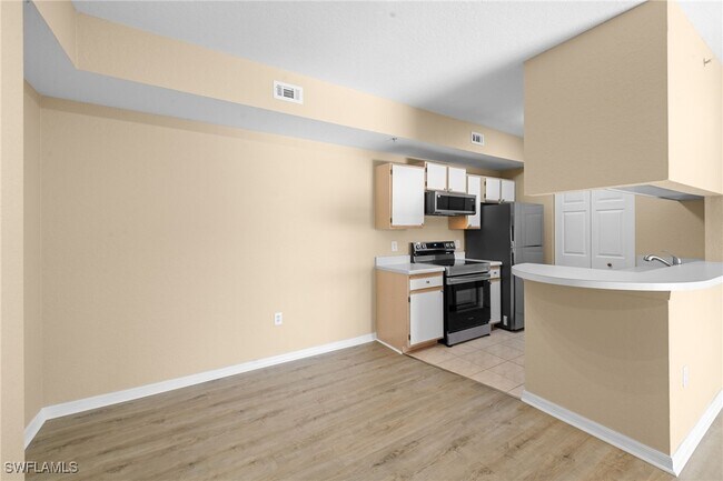 Building Photo - 6360 Aragon Way