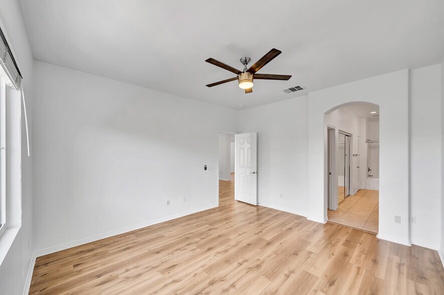 Building Photo - 23904 Calle del Sol Dr