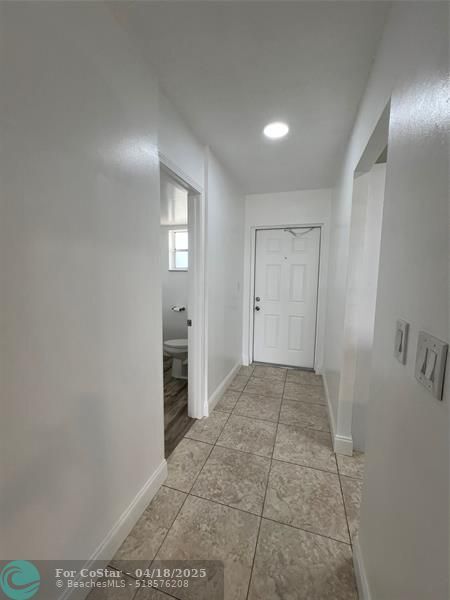 Building Photo - 2797 NE 51st St