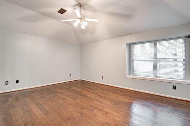 Building Photo - 18 Bonnaire Dr