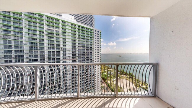 Building Photo - 1750 N Bayshore Dr