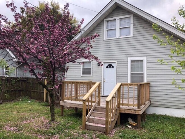 Building Photo - Nice 3 bedroom one bath in the southend