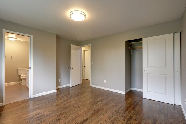 Building Photo - Beautiful 4bd, 2.5ba Home by Marymoor Park...