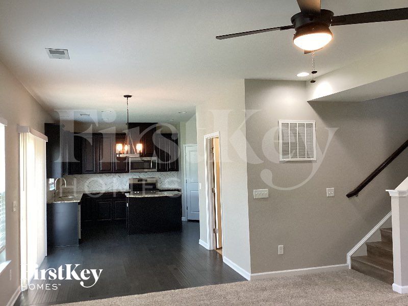 Building Photo - 2816 Bluestem Ln
