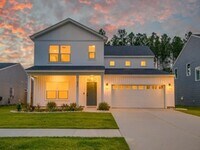 Building Photo - 4 Bedroom 4 Bath Home in Summerville!