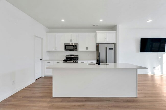 Building Photo - 923 S 950 W