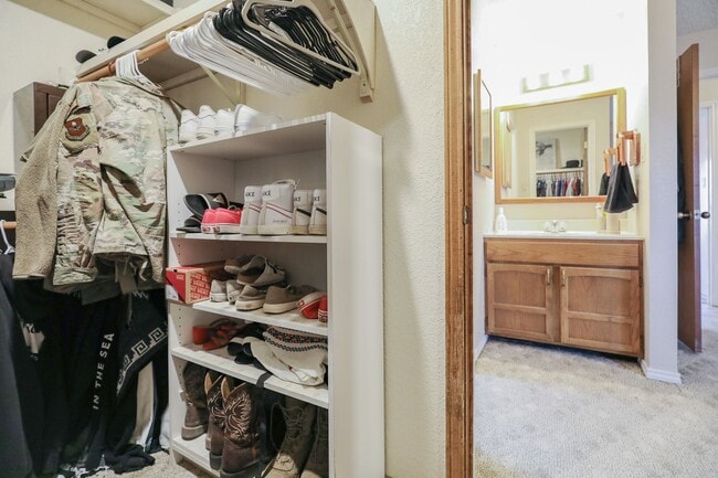 Building Photo - 3 Bedroom 2 Bath Home