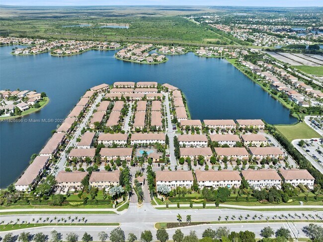Building Photo - 8446 Lake Majesty Ln