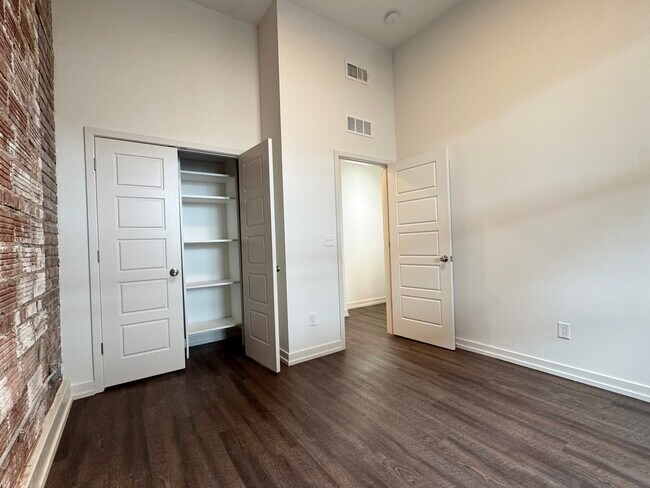 Building Photo - 1211 W 27th St