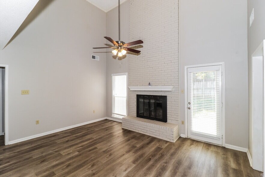 Building Photo - 8631 Debbie Kay Ln