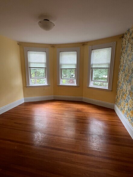 Building Photo - 52 Pleasant St